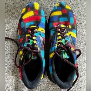 Unique Brooks Adrenaline GTS 21. Worn about 5 times.